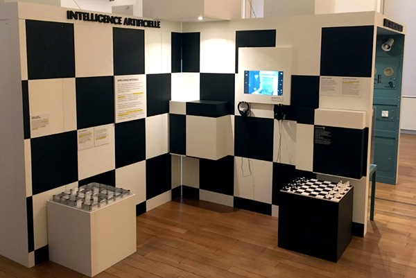 Lescharrons-claude-shannon-magicien-des-codes-exposition-itinerante-musee-des-arts-et-metiers-paris