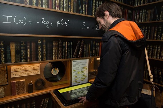 Lescharrons-claude-shannon-magicien-des-codes-exposition-itinerante-musee-des-arts-et-metiers-paris