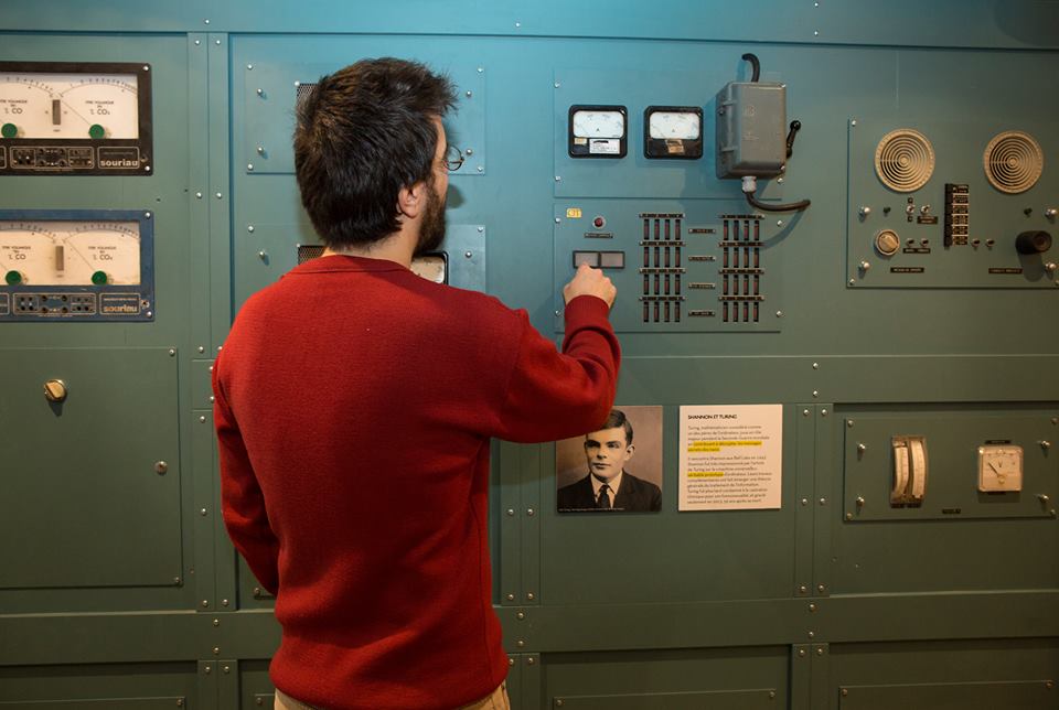 Lescharrons-claude-shannon-magicien-des-codes-exposition-itinerante-musee-des-arts-et-metiers-paris